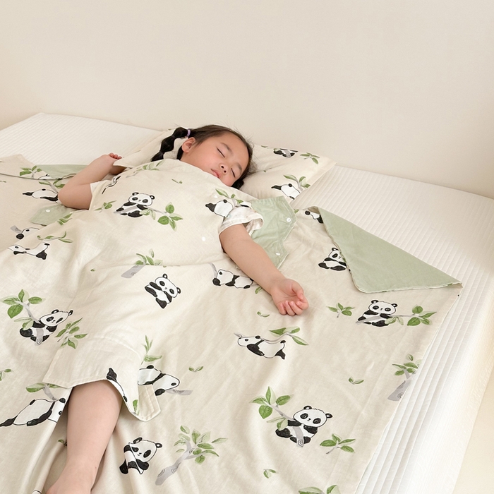 91家纺网 家纺一手货源 找家纺 BOSS 2025新款全棉有氧双层纱多功能防踢盖毯被 熊猫盼盼