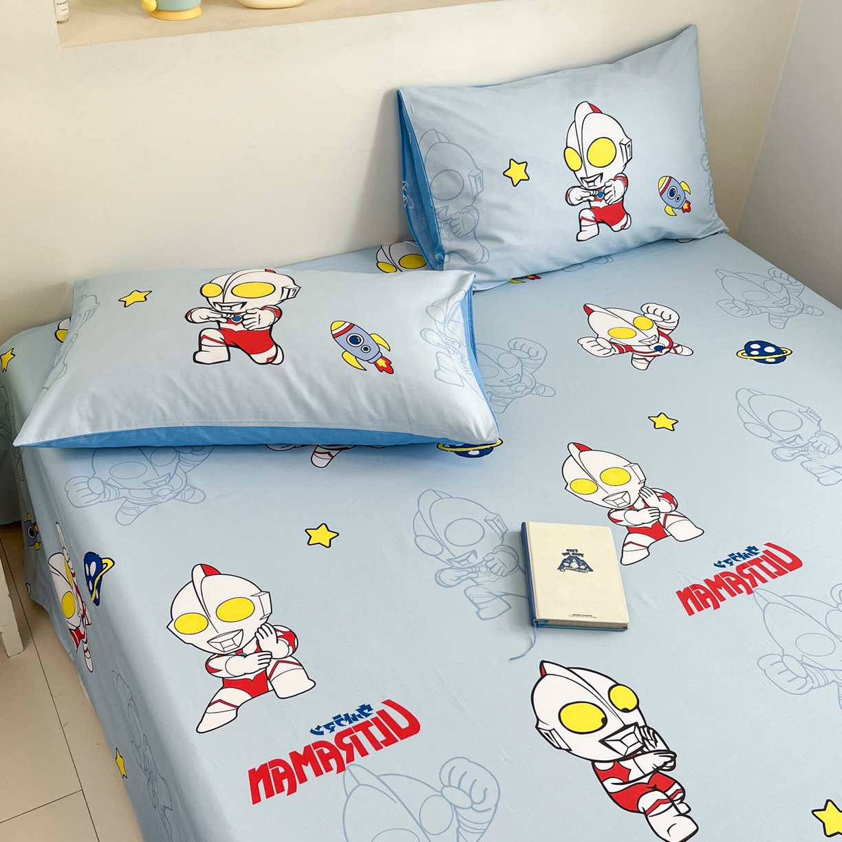 91家纺网 家纺一手货源 找家纺 孩子王家纺 2025春夏新款卡通全棉纯棉正版授权小版奥特曼-三丽鸥A版床单单床单(含防伪码） 光之超人