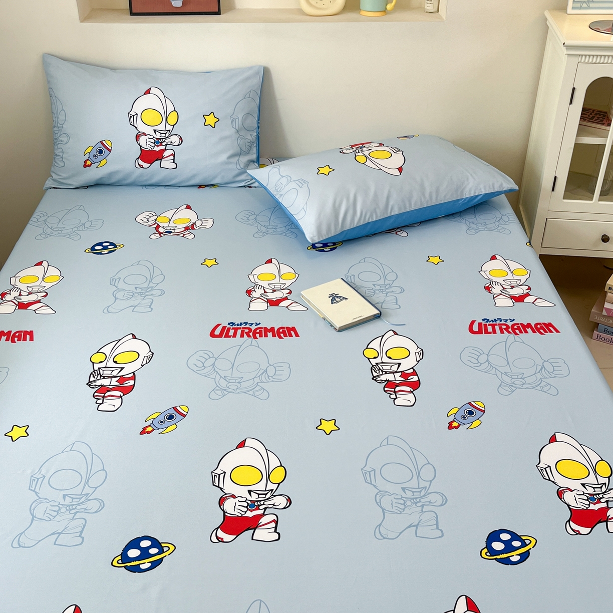 91家纺网 家纺一手货源 找家纺 孩子王家纺 2025春夏新款卡通全棉纯棉正版授权小版奥特曼-三丽鸥A版床单单床单(含防伪码） 光之超人