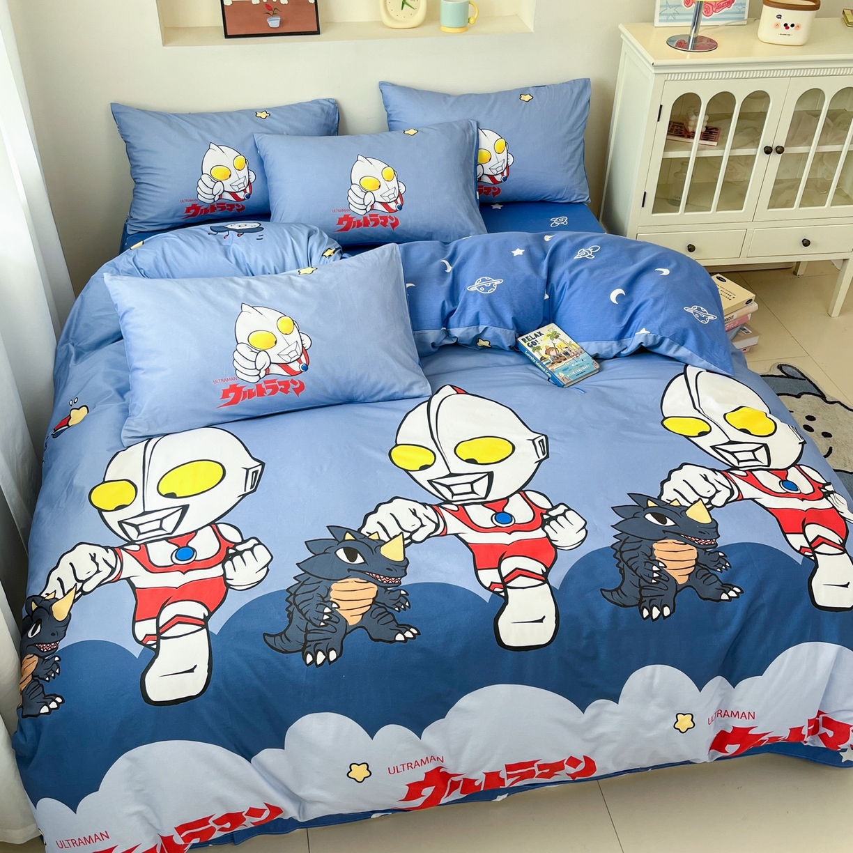 91家纺网 家纺一手货源 找家纺 孩子王家纺 2025春夏新款卡通全棉纯棉正版授权小版奥特曼-三丽鸥四件套(含防伪码） 奥特打怪兽