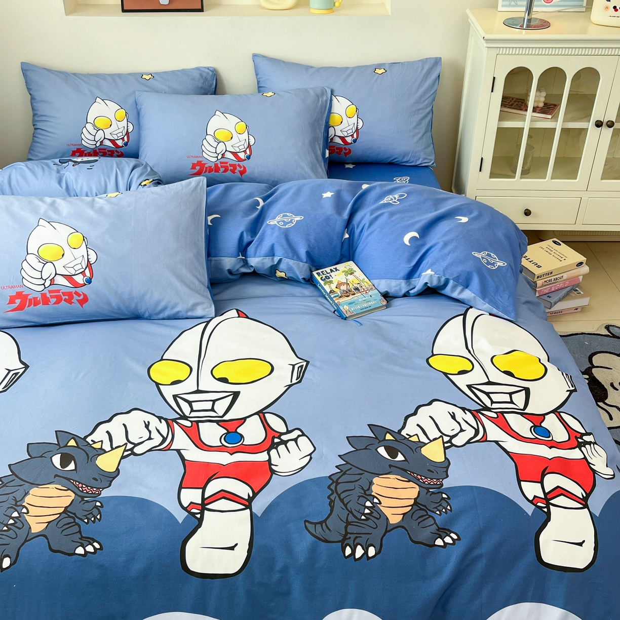 91家纺网 家纺一手货源 找家纺 孩子王家纺 2025春夏新款卡通全棉纯棉正版授权小版奥特曼-三丽鸥四件套(含防伪码） 奥特打怪兽