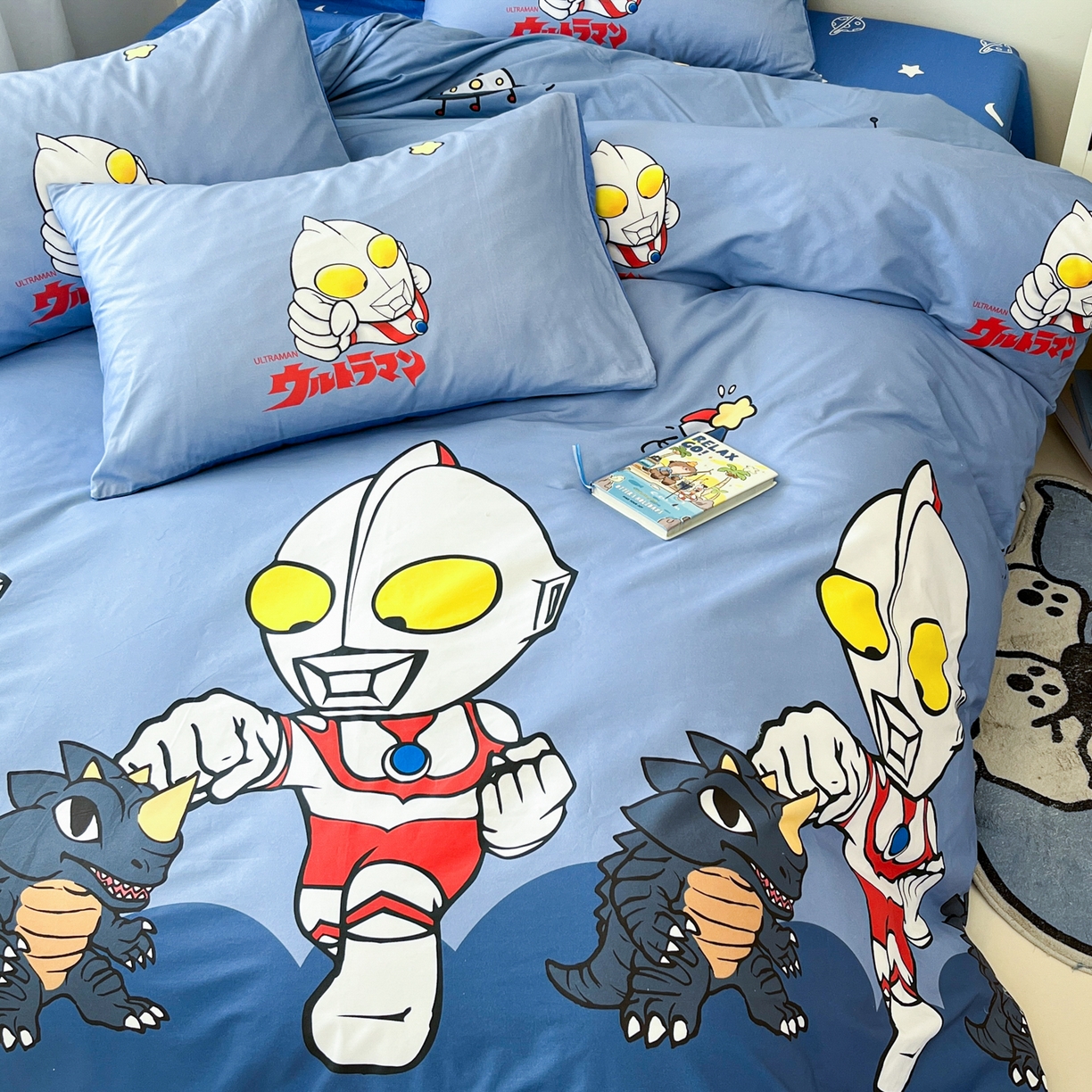 91家纺网 家纺一手货源 找家纺 孩子王家纺 2025春夏新款卡通全棉纯棉正版授权小版奥特曼-三丽鸥四件套(含防伪码） 奥特打怪兽