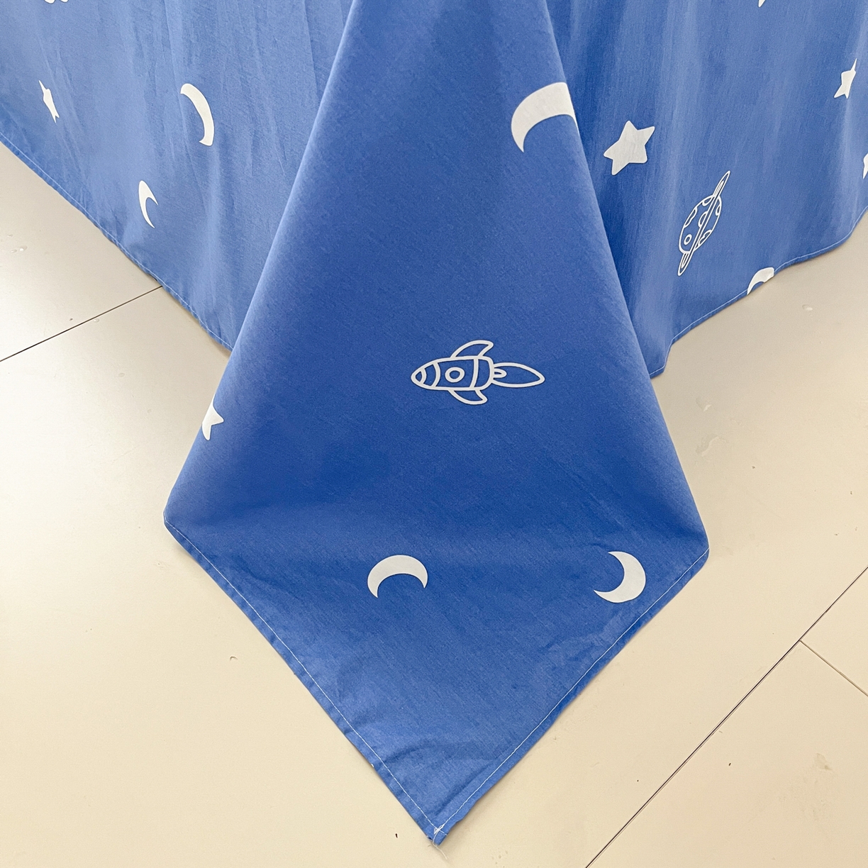 91家纺网 家纺一手货源 找家纺 孩子王家纺 2025春夏新款卡通全棉纯棉正版授权小版奥特曼-三丽鸥四件套(含防伪码） 奥特打怪兽