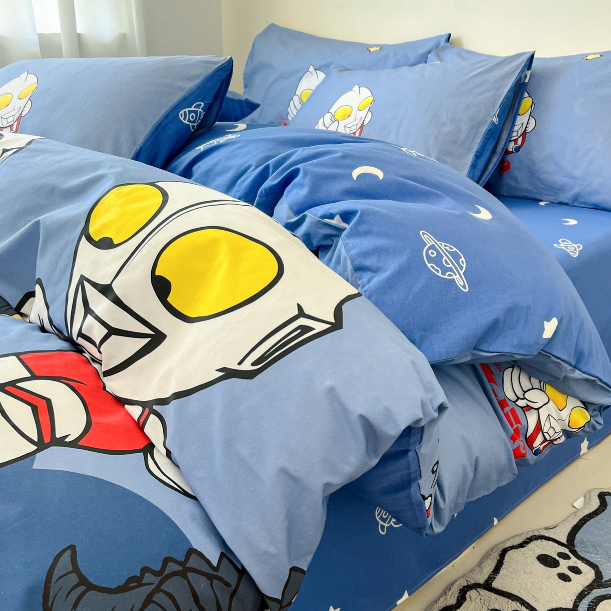 91家纺网 家纺一手货源 找家纺 孩子王家纺 2025春夏新款卡通全棉纯棉正版授权小版奥特曼-三丽鸥四件套(含防伪码） 奥特打怪兽