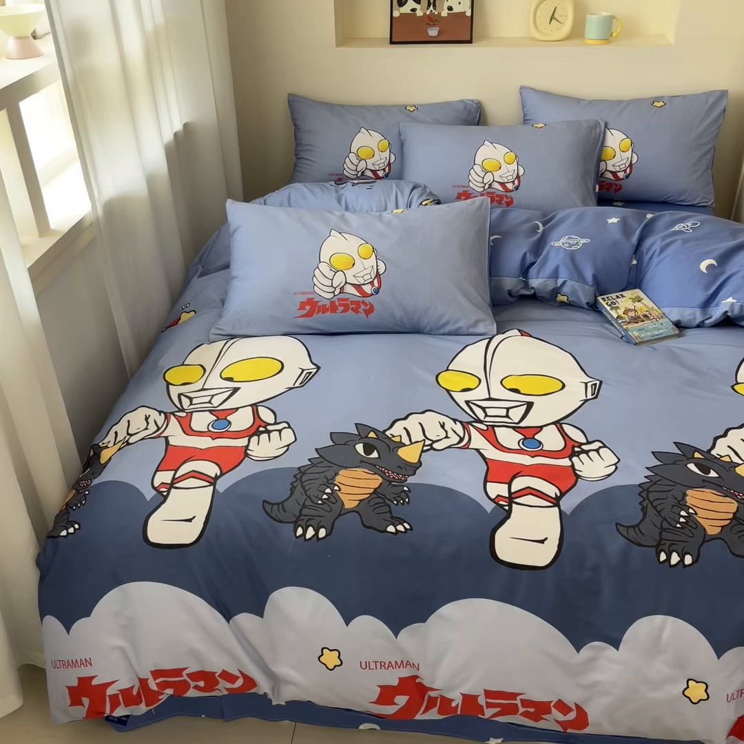 91家纺网 家纺一手货源 找家纺 孩子王家纺 2025春夏新款卡通全棉纯棉正版授权小版奥特曼-三丽鸥四件套(含防伪码） 奥特打怪兽