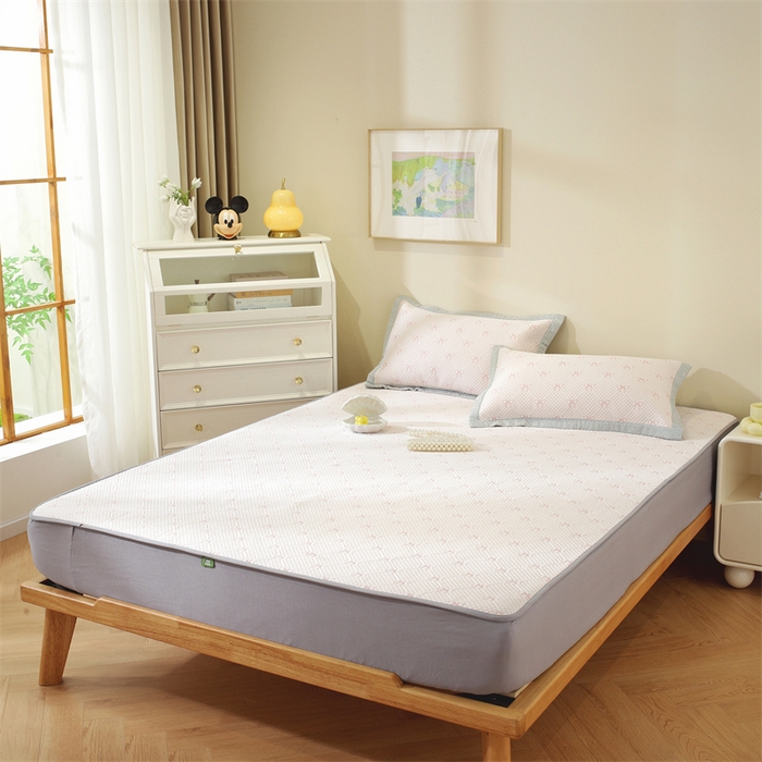 91家纺网 家纺一手货源 找家纺 共鸣沙发垫 2025新款凉豆豆床笠款凉席 床笠蝴蝶结浅粉