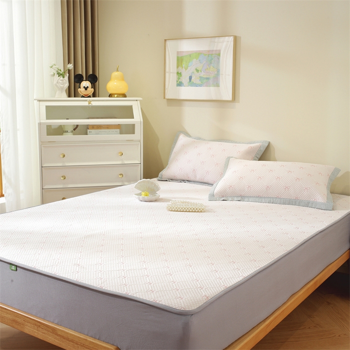 91家纺网 家纺一手货源 找家纺 共鸣沙发垫 2025新款凉豆豆床笠款凉席 床笠蝴蝶结浅粉