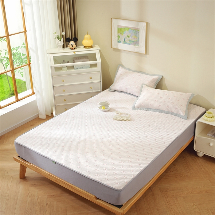 91家纺网 家纺一手货源 找家纺 共鸣沙发垫 2025新款凉豆豆床笠款凉席 床笠蝴蝶结浅粉