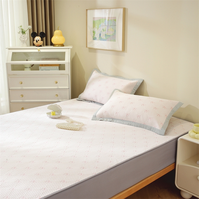 91家纺网 家纺一手货源 找家纺 共鸣沙发垫 2025新款凉豆豆床笠款凉席 床笠蝴蝶结浅粉