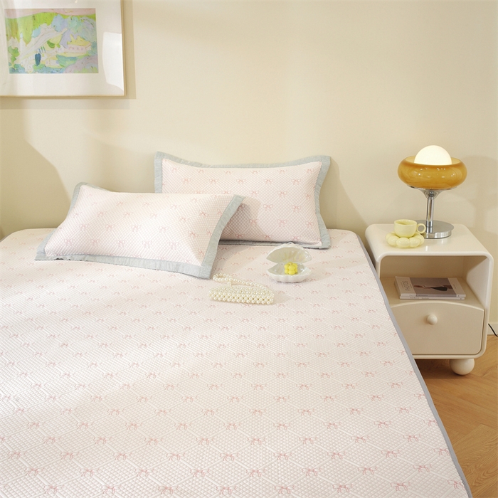 91家纺网 家纺一手货源 找家纺 共鸣沙发垫 2025新款凉豆豆床笠款凉席 床笠蝴蝶结浅粉