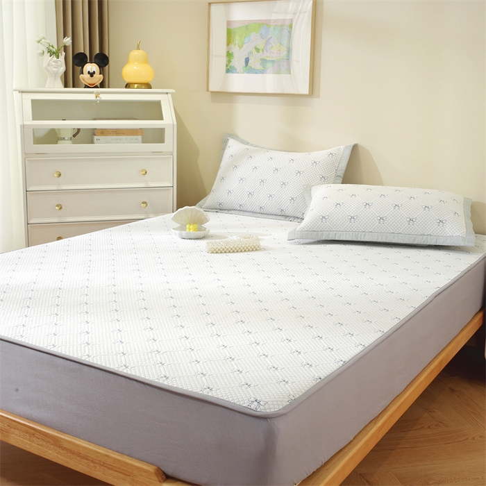 91家纺网 家纺一手货源 找家纺 共鸣沙发垫 2025新款凉豆豆床笠款凉席 床笠蝴蝶结浅蓝