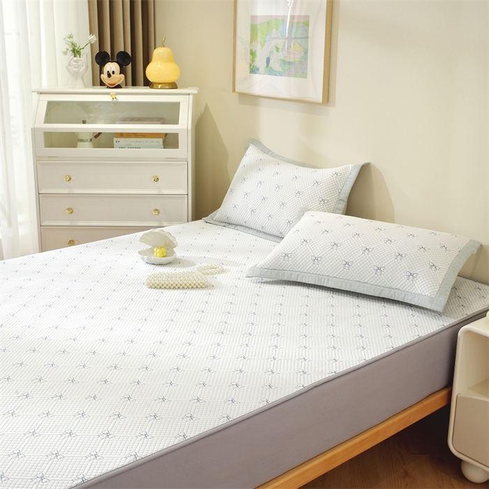 91家纺网 家纺一手货源 找家纺 共鸣沙发垫 2025新款凉豆豆床笠款凉席 床笠蝴蝶结浅蓝