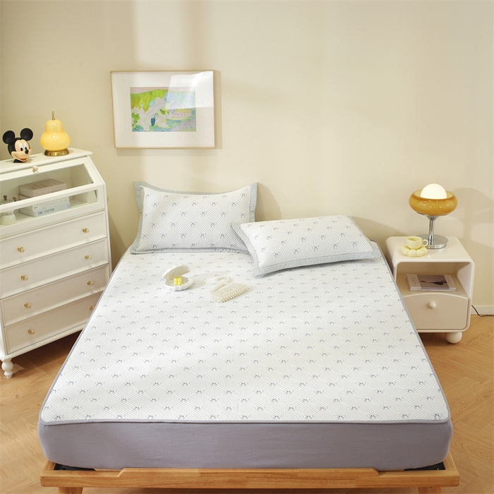 91家纺网 家纺一手货源 找家纺 共鸣沙发垫 2025新款凉豆豆床笠款凉席 床笠蝴蝶结浅蓝