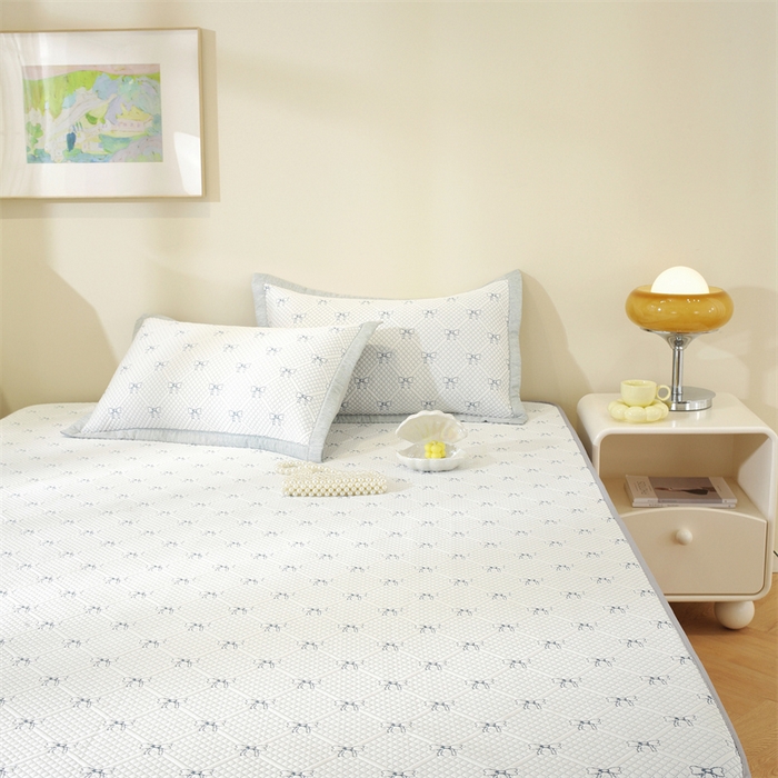 91家纺网 家纺一手货源 找家纺 共鸣沙发垫 2025新款凉豆豆床笠款凉席 床笠蝴蝶结浅蓝