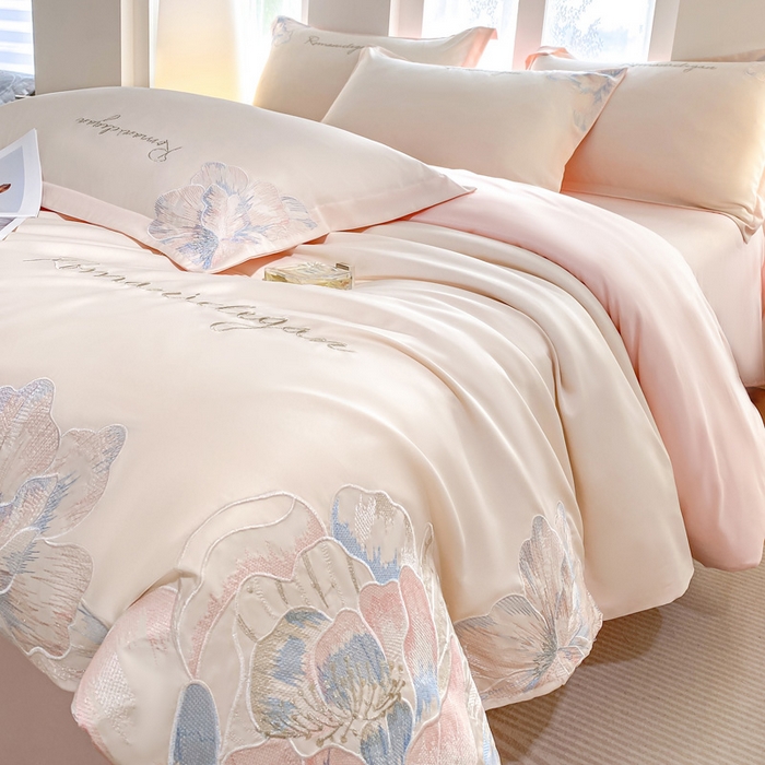 91家纺网 家纺一手货源 找家纺 花愿（原花纪） 2025新款水洗冰丝刺绣四件套-花恋系列 奶昔白+樱花粉