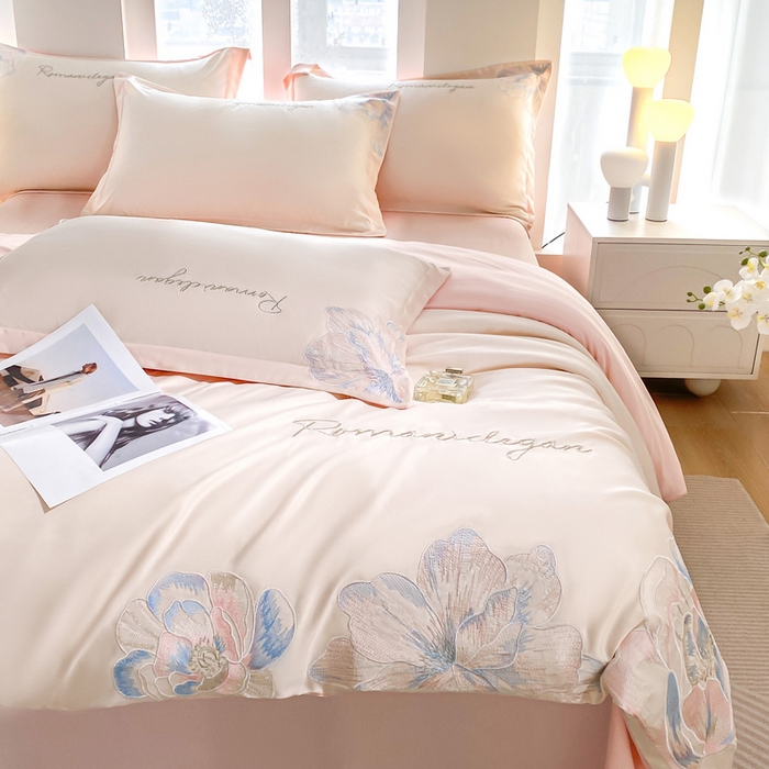 91家纺网 家纺一手货源 找家纺 花愿（原花纪） 2025新款水洗冰丝刺绣四件套-花恋系列 奶昔白+樱花粉