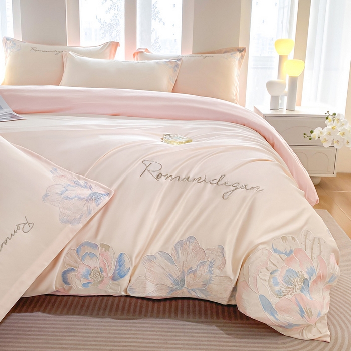 91家纺网 家纺一手货源 找家纺 花愿（原花纪） 2025新款水洗冰丝刺绣四件套-花恋系列 奶昔白+樱花粉