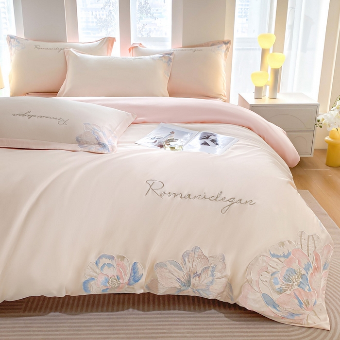 91家纺网 家纺一手货源 找家纺 花愿（原花纪） 2025新款水洗冰丝刺绣四件套-花恋系列 奶昔白+樱花粉