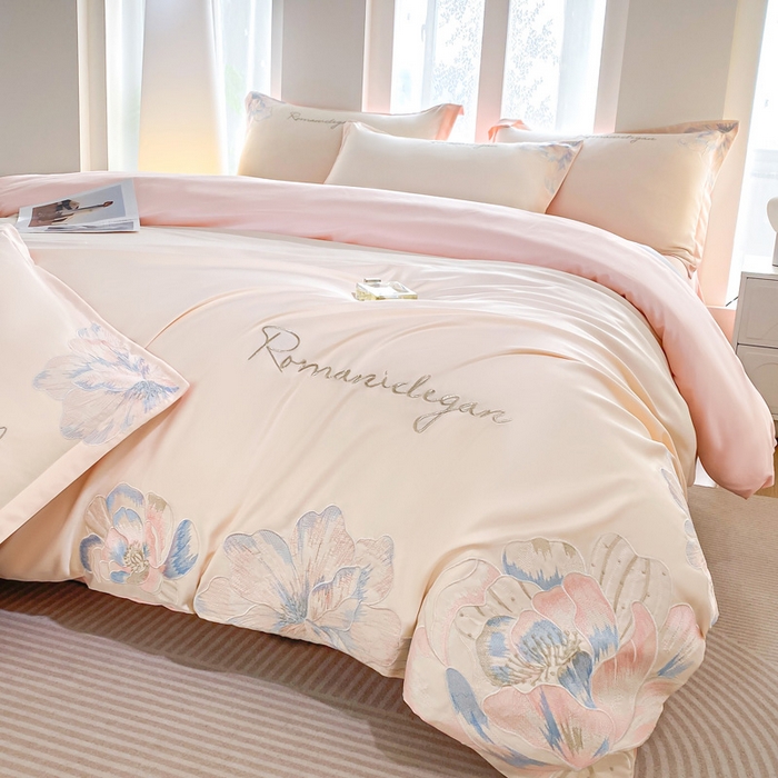 91家纺网 家纺一手货源 找家纺 花愿（原花纪） 2025新款水洗冰丝刺绣四件套-花恋系列 奶昔白+樱花粉