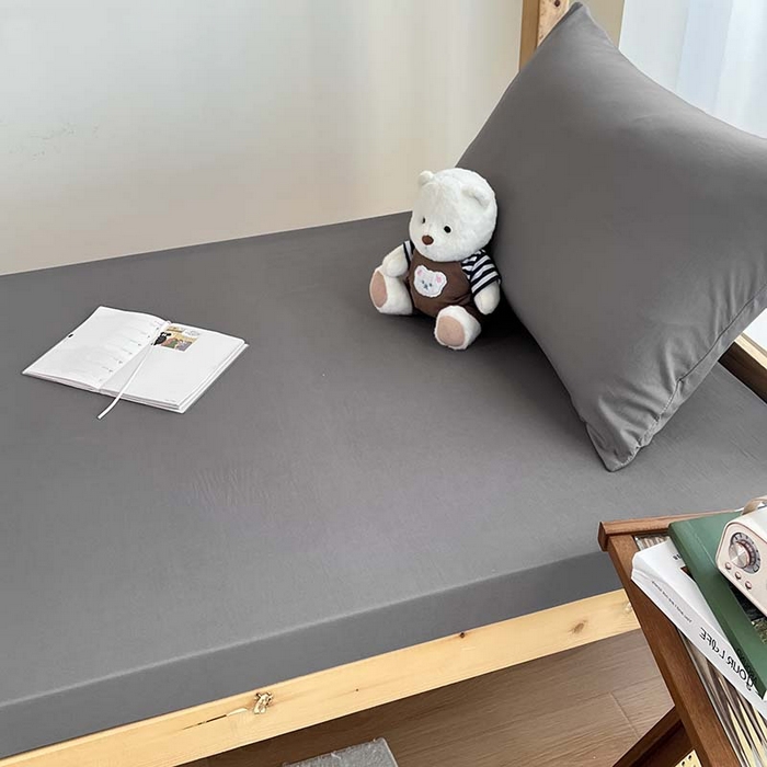 91家纺网 家纺一手货源 找家纺 多品家纺 2025春夏新款超柔水洗棉学生宿舍床笠 浅灰