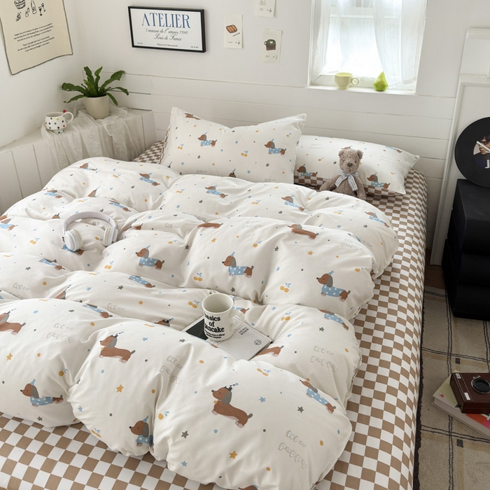 91家纺网 家纺一手货源 找家纺 可可家纺 2025新款印花卡通芦荟棉四件套亲肤床单被套三件套 星星腊肠狗