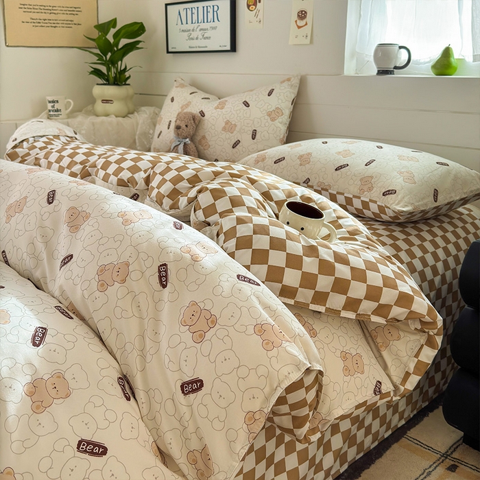 91家纺网 家纺一手货源 找家纺 可可家纺 2025新款印花卡通芦荟棉四件套亲肤床单被套三件套 Bear小熊