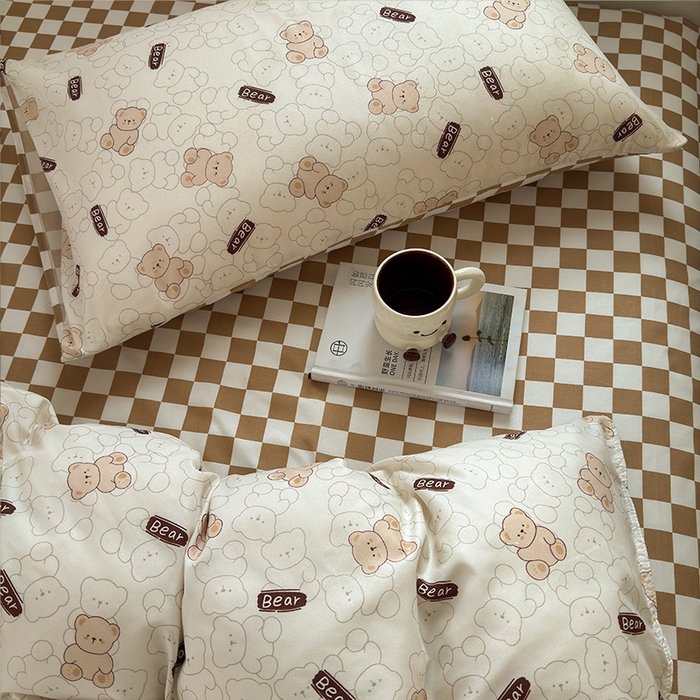 91家纺网 家纺一手货源 找家纺 可可家纺 2025新款印花卡通芦荟棉四件套亲肤床单被套三件套 Bear小熊