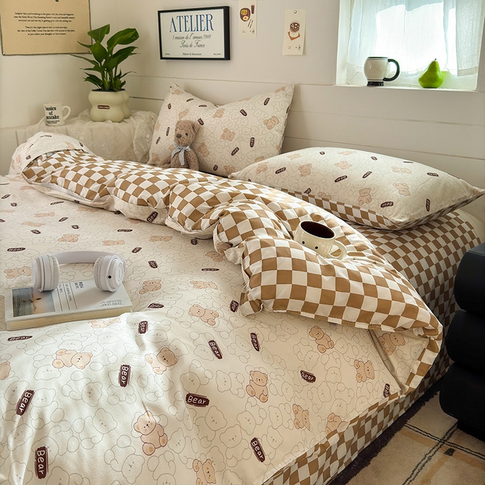 91家纺网 家纺一手货源 找家纺 可可家纺 2025新款印花卡通芦荟棉四件套亲肤床单被套三件套 Bear小熊