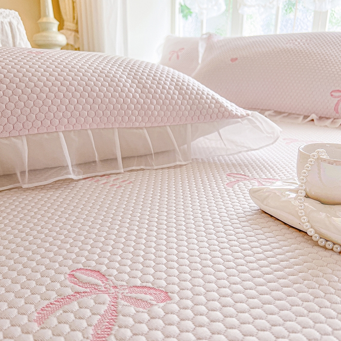 91家纺网 家纺一手货源 找家纺 麒豆豆 2025新款床笠式床裙凉感豆豆凉席席子-小清新系列 甜心蝴蝶-粉