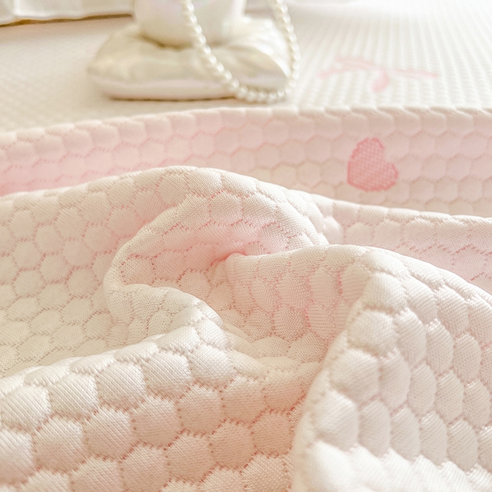 91家纺网 家纺一手货源 找家纺 麒豆豆 2025新款床笠式床裙凉感豆豆凉席席子-小清新系列 甜心蝴蝶-粉