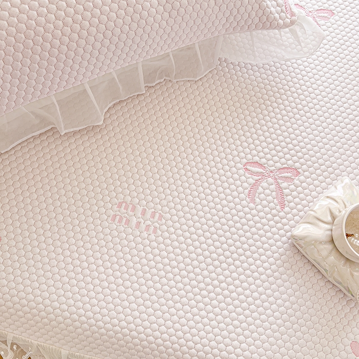 91家纺网 家纺一手货源 找家纺 麒豆豆 2025新款床笠式床裙凉感豆豆凉席席子-小清新系列 甜心蝴蝶-粉