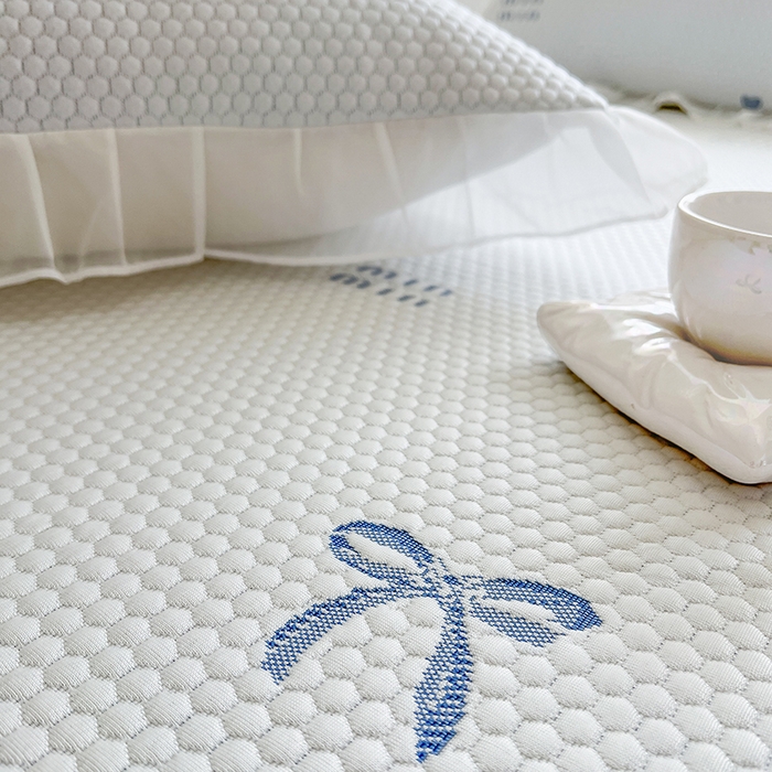 91家纺网 家纺一手货源 找家纺 麒豆豆 2025新款床笠式床裙凉感豆豆凉席席子-小清新系列 甜心蝴蝶-蔚蓝