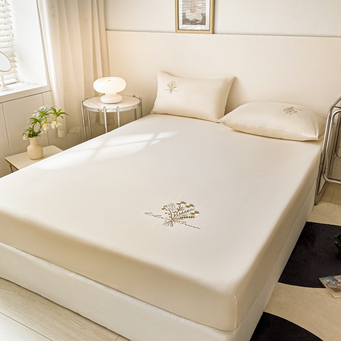 91家纺网 家纺一手货源 找家纺 暖季家纺 2025新款40支长绒棉13376刺绣款全棉床笠床垫保护套支持定制 琉璃-奶昔白