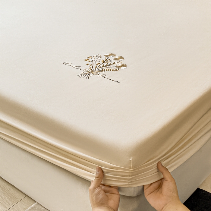 91家纺网 家纺一手货源 找家纺 暖季家纺 2025新款40支长绒棉13376刺绣款全棉床笠床垫保护套支持定制 琉璃-奶昔白