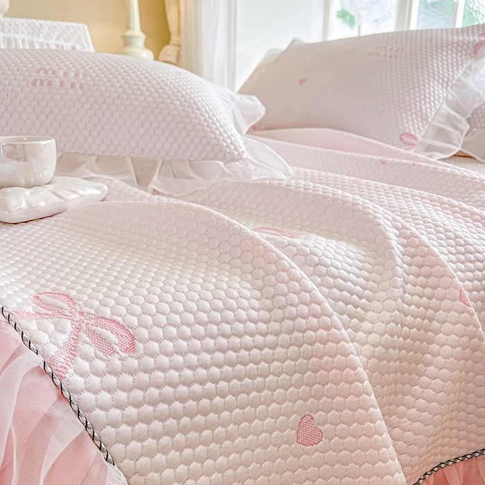 91家纺网 家纺一手货源 找家纺 （总）网红馆（ck家纺） 2025新款床裙款豆豆凉感席凉席席子-甜心蝴蝶