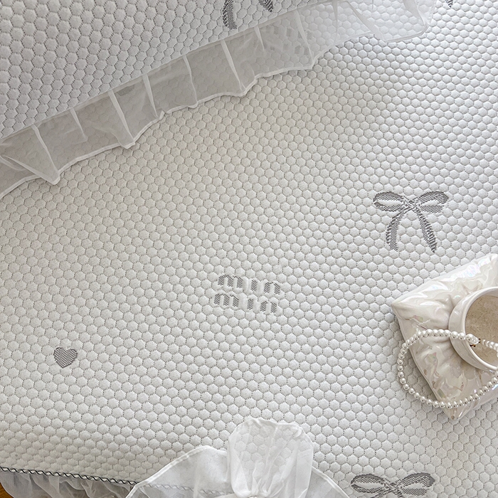 91家纺网 家纺一手货源 找家纺 网红馆（ck家纺） 2025新款床裙款豆豆凉感席凉席席子-甜心蝴蝶 甜心蝴蝶-灰