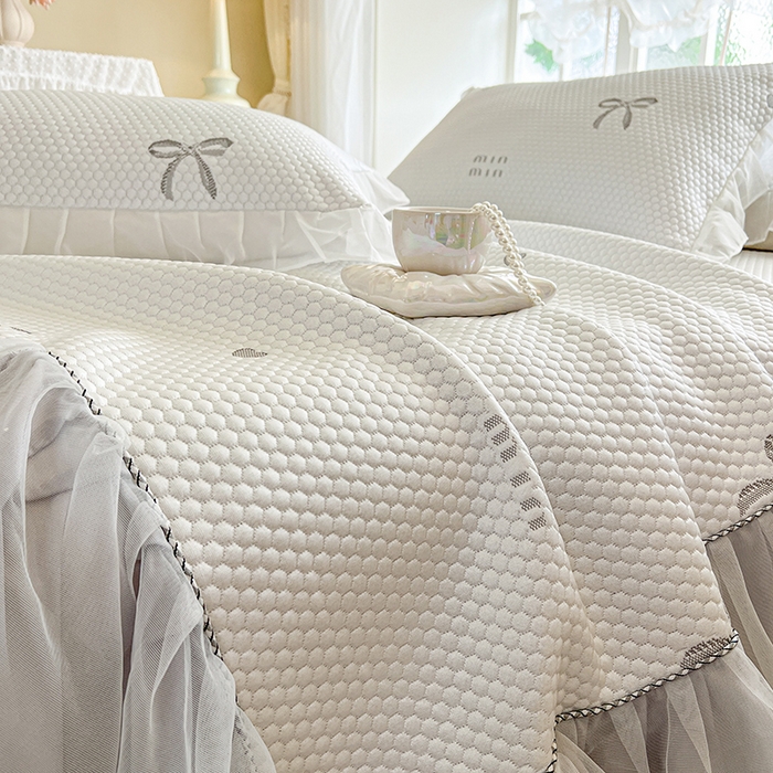 91家纺网 家纺一手货源 找家纺 网红馆（ck家纺） 2025新款床裙款豆豆凉感席凉席席子-甜心蝴蝶 甜心蝴蝶-灰