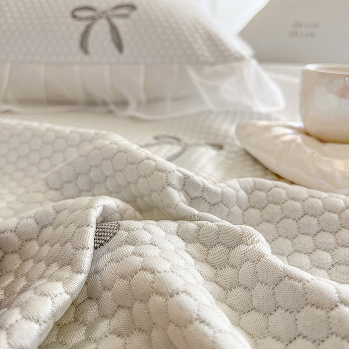 91家纺网 家纺一手货源 找家纺 网红馆（ck家纺） 2025新款床裙款豆豆凉感席凉席席子-甜心蝴蝶 甜心蝴蝶-灰