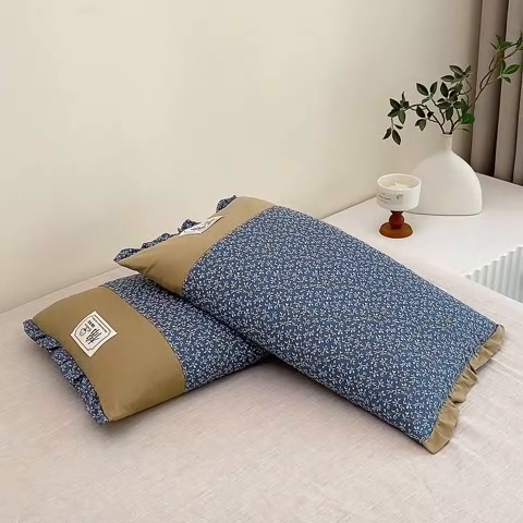 91家纺网 家纺一手货源 找家纺 梦叶草 2025新款全棉贴布绣小碎花荞麦枕头护颈枕芯 贴布绣小碎花荞麦枕-皇家蓝35*55cm