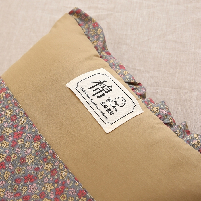 91家纺网 家纺一手货源 找家纺 梦叶草 2025新款全棉贴布绣小碎花荞麦枕头护颈枕芯 贴布绣小碎花荞麦枕-胭脂红35*55cm