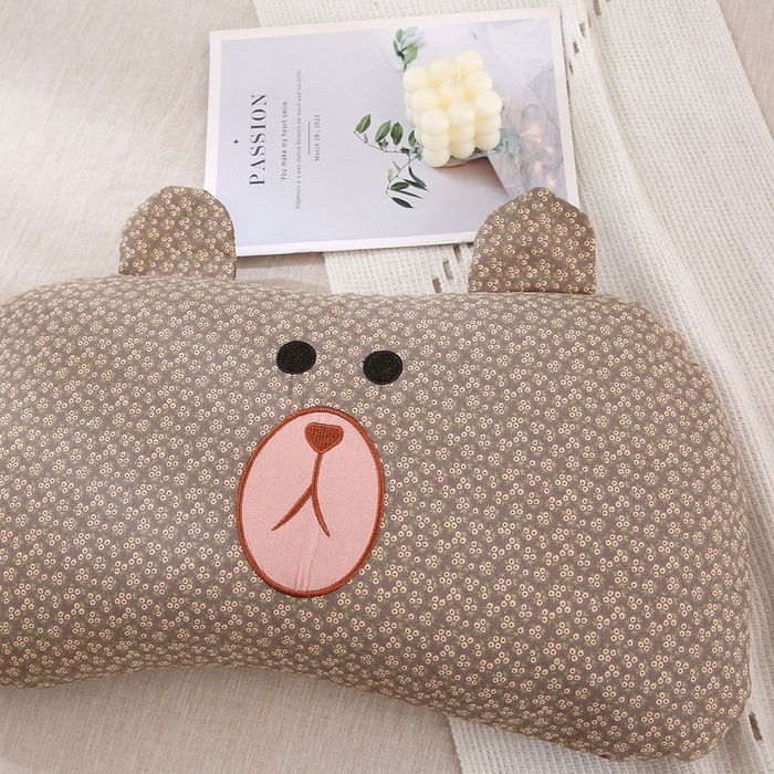 91家纺网 家纺一手货源 找家纺 梦叶草 2025新款全棉刺绣枕芯萌芽熊荞麦枕头 萌芽熊-咖色35*60cm