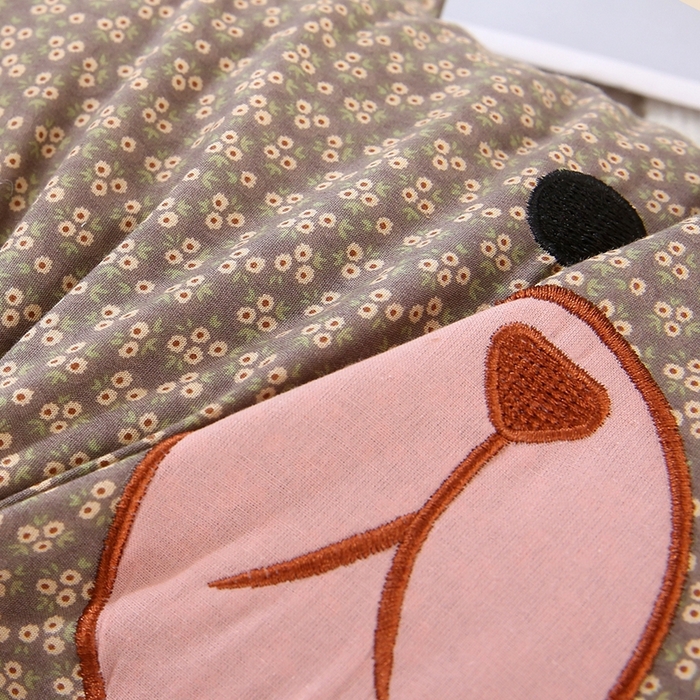 91家纺网 家纺一手货源 找家纺 梦叶草 2025新款全棉刺绣枕芯萌芽熊荞麦枕头 萌芽熊-咖色35*60cm