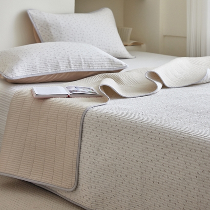 91家纺网 家纺一手货源 找家纺 （总）亿梵家居 2025新款全棉纯棉双层纱床盖三件套A类母婴级纯棉床盖炕盖夹棉床单