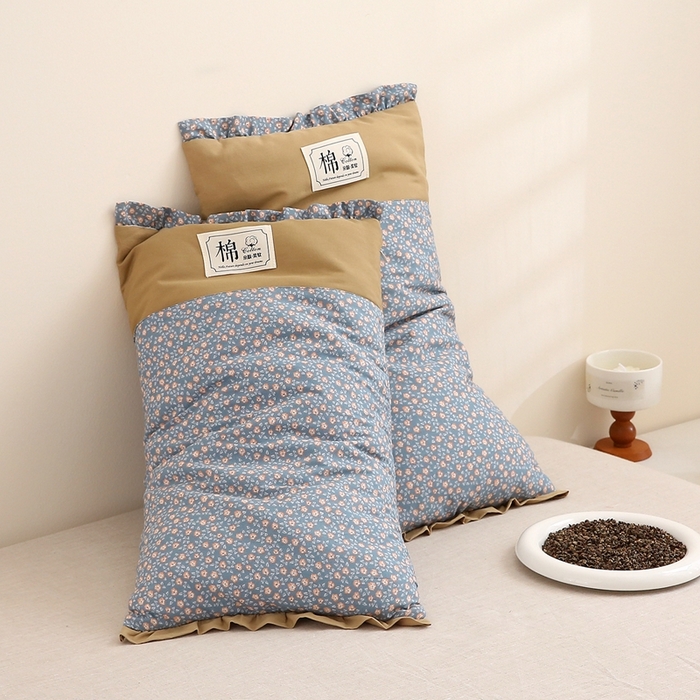 91家纺网 家纺一手货源 找家纺 梦叶草 2025新款全棉贴布绣小碎花荞麦枕头护颈枕芯 贴布绣小碎花荞麦枕-宁静蓝35*55cm