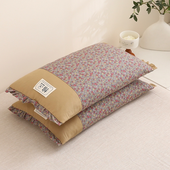 91家纺网 家纺一手货源 找家纺 梦叶草 2025新款全棉贴布绣小碎花荞麦枕头护颈枕芯 贴布绣小碎花荞麦枕-胭脂红35*55cm