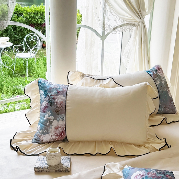 91家纺网 家纺一手货源 找家纺 宅家居 2025新款水光冰丝法式拼接数码印花奶油韩式花边款夏被四件套 爱丽丝