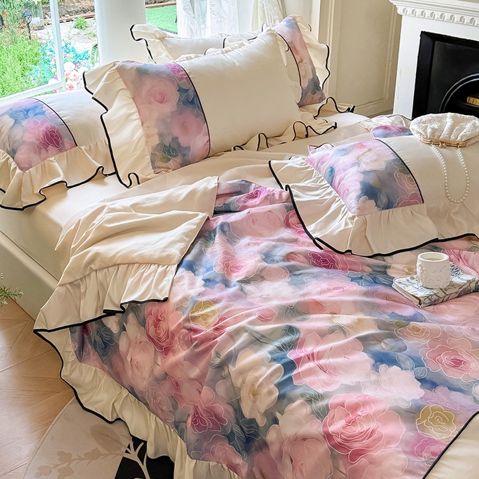 91家纺网 家纺一手货源 找家纺 宅家居 2025新款水光冰丝法式拼接数码印花奶油韩式花边款夏被四件套 暖暖花香