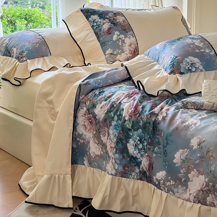 91家纺网 家纺一手货源 找家纺 （总）宅家居 2025新款水光冰丝法式拼接数码印花奶油韩式花边款夏被四件套