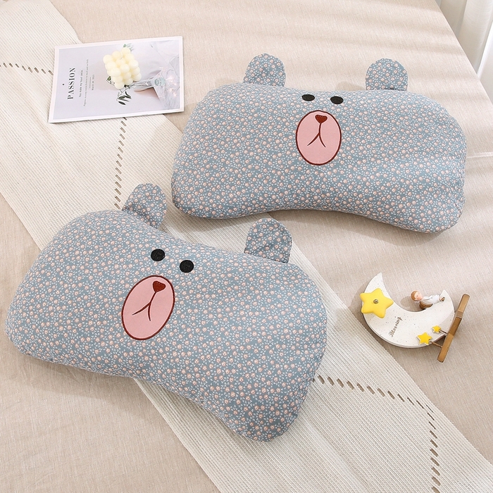 91家纺网 家纺一手货源 找家纺 梦叶草 2025新款全棉刺绣枕芯萌芽熊荞麦枕头 萌芽熊-淡天蓝35*60cm