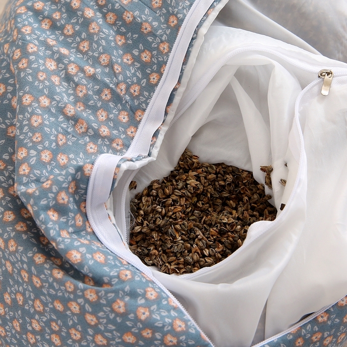 91家纺网 家纺一手货源 找家纺 梦叶草 2025新款全棉贴布绣小碎花荞麦枕头护颈枕芯 贴布绣小碎花荞麦枕-宁静蓝35*55cm